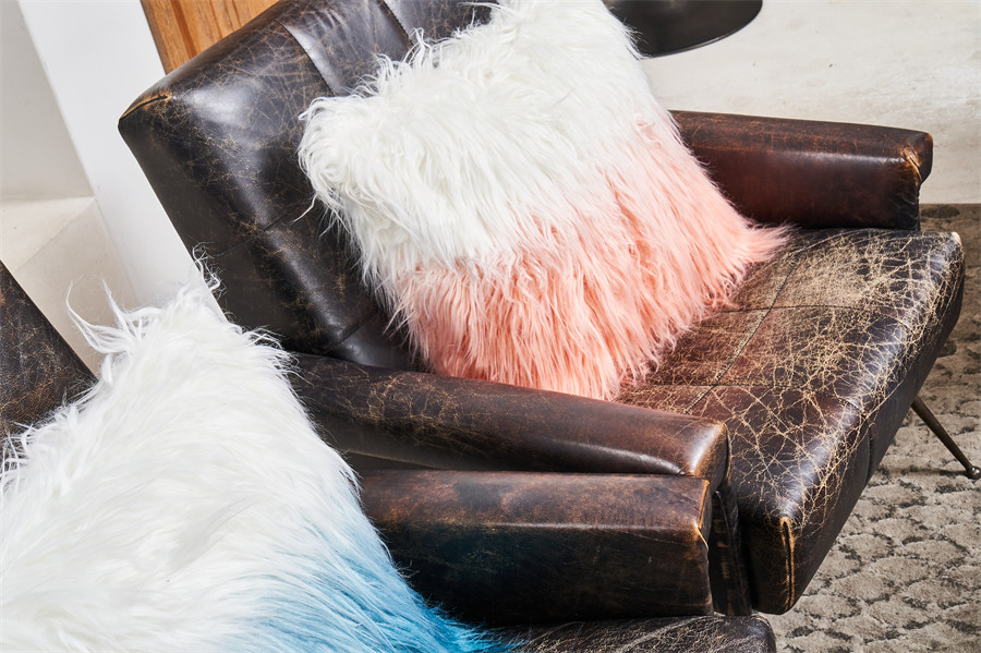 Long fur fancy cushion with smooth surface6
