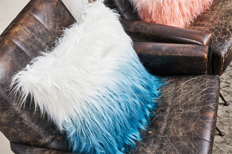 Long fur fancy cushion with smooth surface7