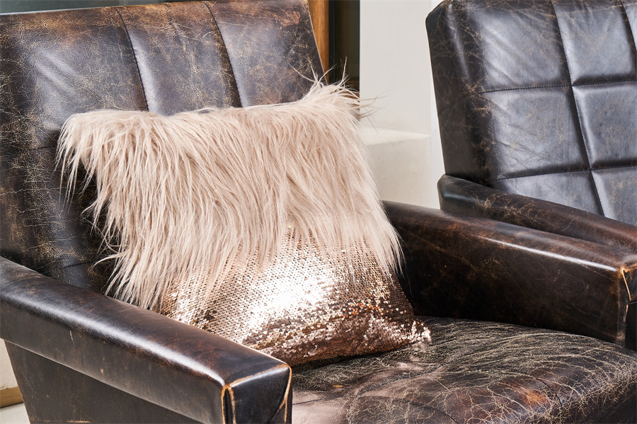 Long fur fancy cushion with smooth surface8